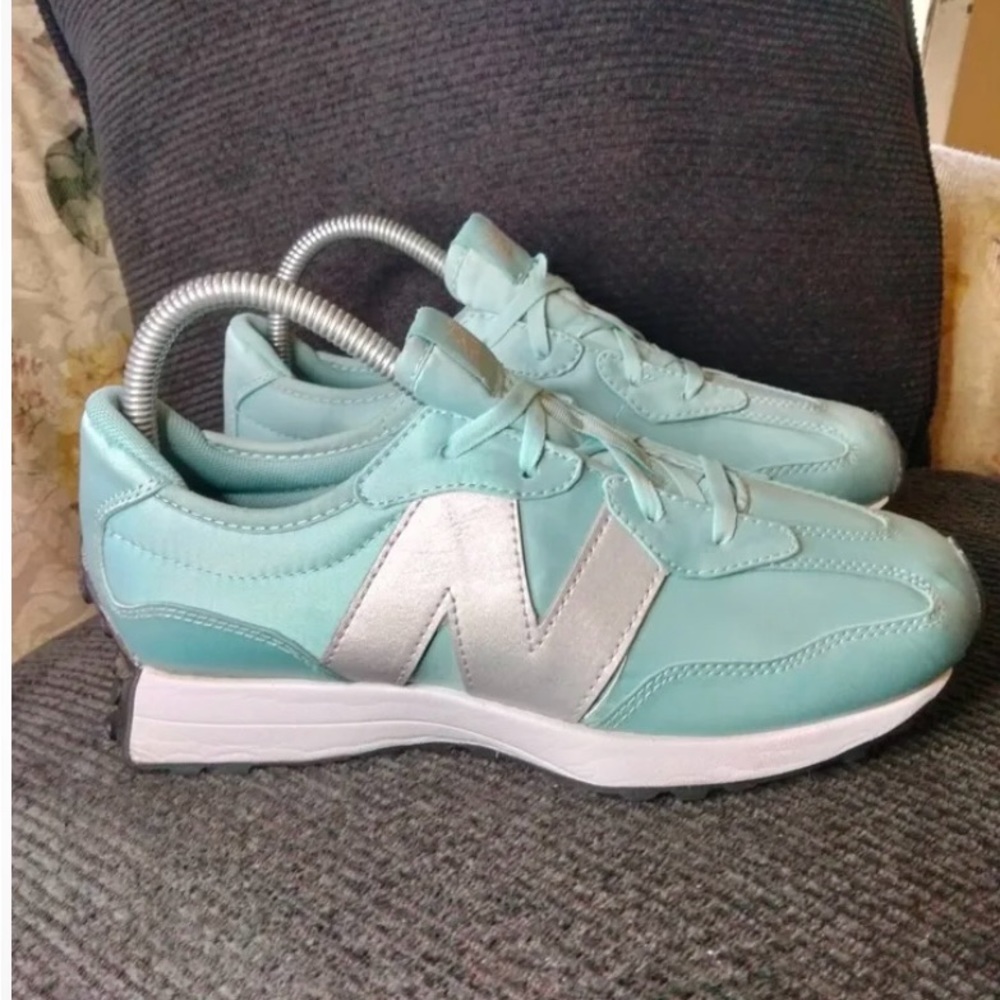 New Balance 327 Kids size 5 Storm Blue Silver Sneaker
